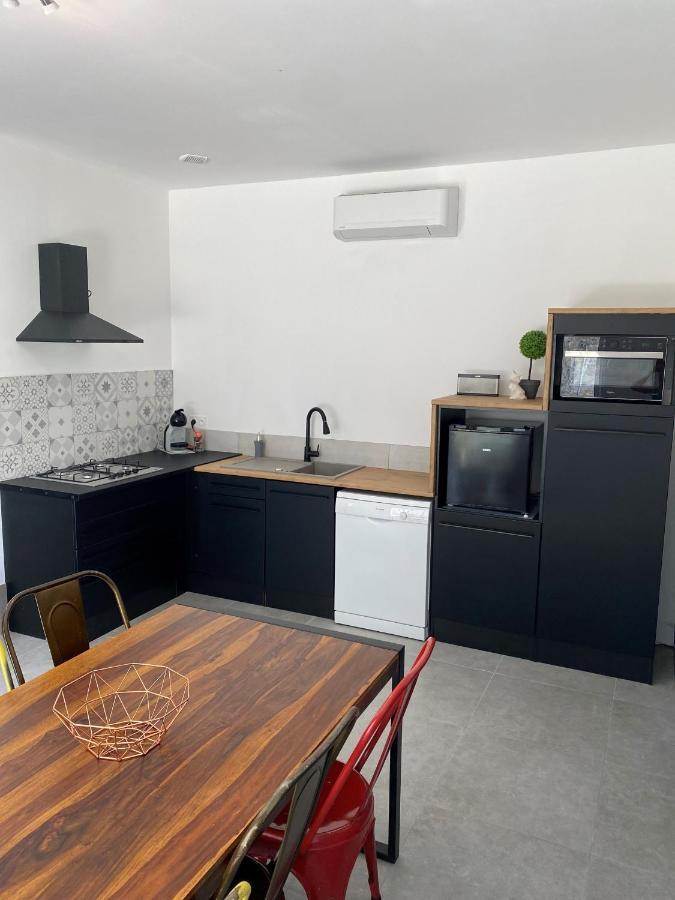 Logis Dans Ancien Relais De Poste Apartment Saint Julien Les Rosiers Exterior photo